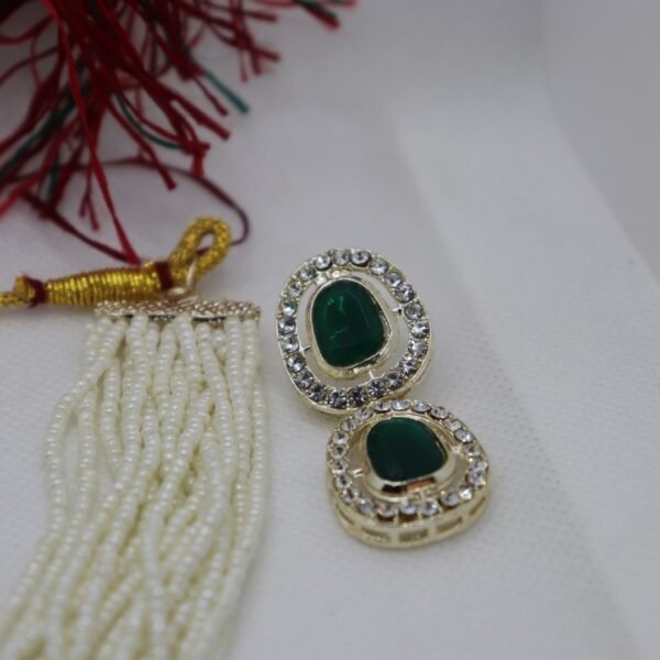 Emerald Green Kundan Choker Set with Pearl Beads - Image 3