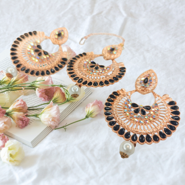Black & Rose Gold Toned Maang-Tika & Earring Set - Image 4