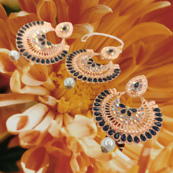 Black & Rose Gold Toned Maang-Tika & Earring Set - Image 5