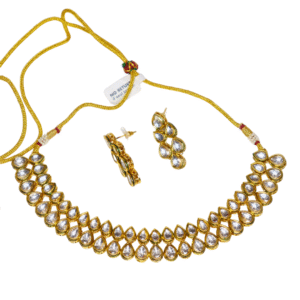 Gold Toned Teardrop design Kundan Necklace Set