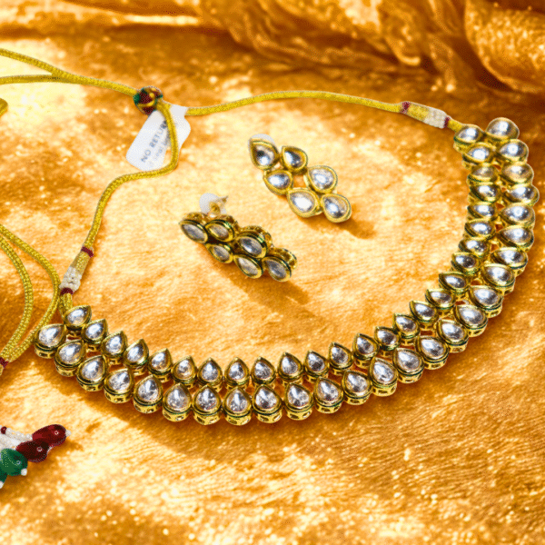 Gold Toned Teardrop design Kundan Necklace Set - Image 2